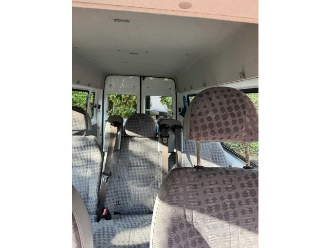 Innenraum, Sitze hinten mit Spuren durch gebrauch.