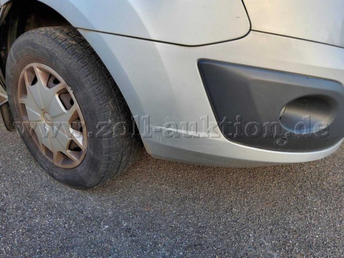 Stoßfänger vorne zerkratzt