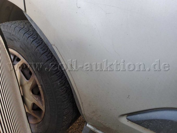 Tür vorne inks deformiert Lackschaden