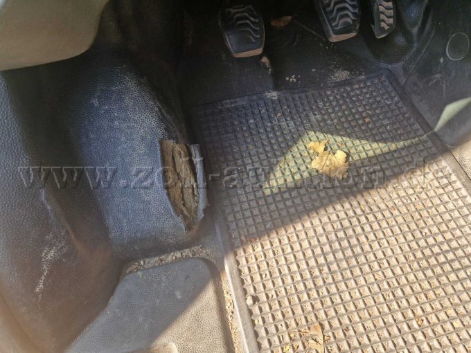 Ford Transit - Fußraum - Fußablage beschädigt / abgenutzt