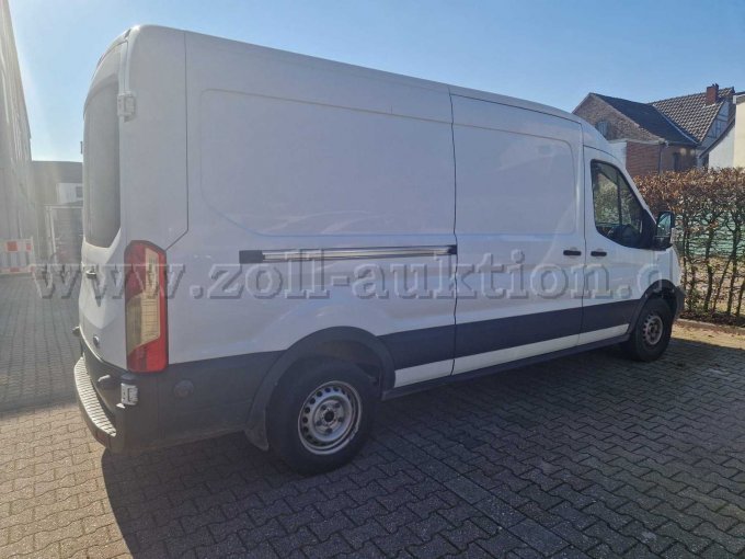 Ford Transit - Ansicht Beifahrerseite - div Beulen