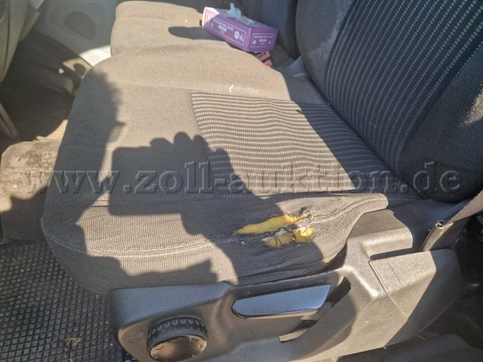 Ford Transit - Fahrersitz beschädigt / abgenutzt