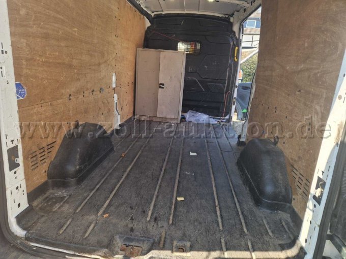 Ford Transit - Laderaum - Ansicht vom Heck