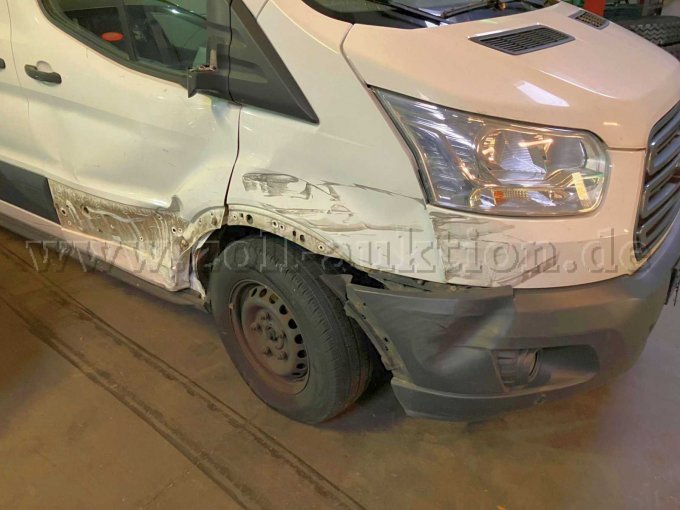 Schaden Stoßstange / Kotflügel / Tür vorne rechts