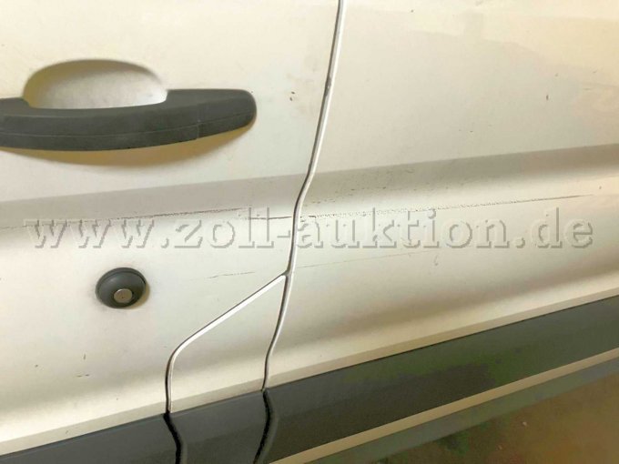 Schaden Fahrertür und Blech hinter Fahrertür