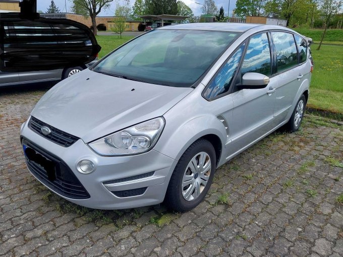 Ansicht von schräg vorne Fahrerseite