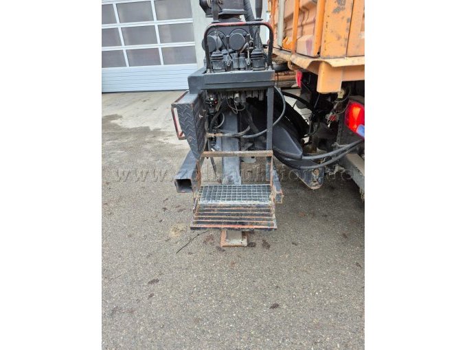 Trittblech an Biedienerseite