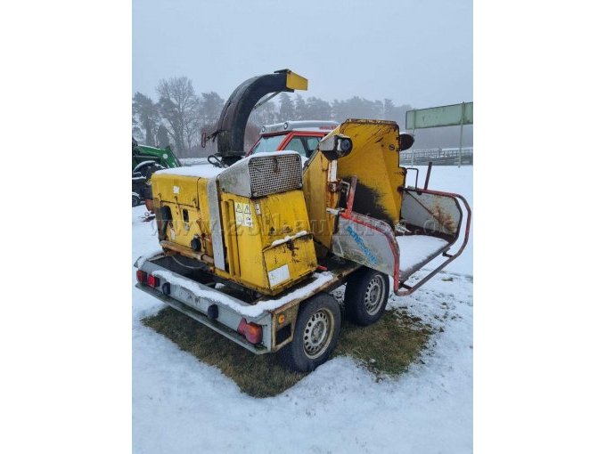 Holzhäcksler hinten rechts