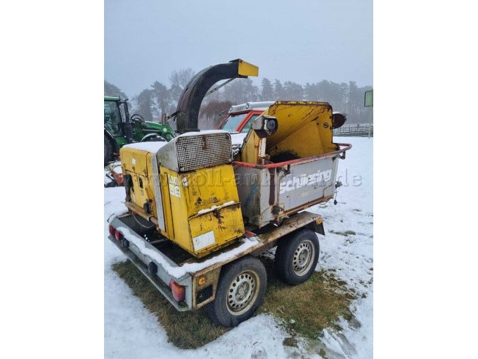 Holzhäcksler hinten rechts