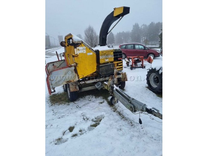 Holzhäcksler vorne rechts