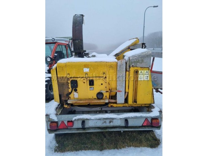 Holzhäcksler hinten