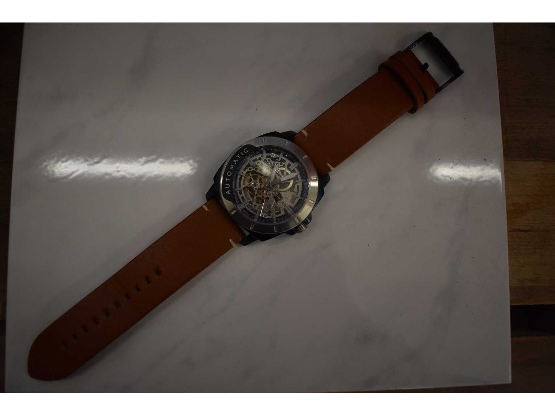 Draufsicht auf die Vorderseite der Uhr