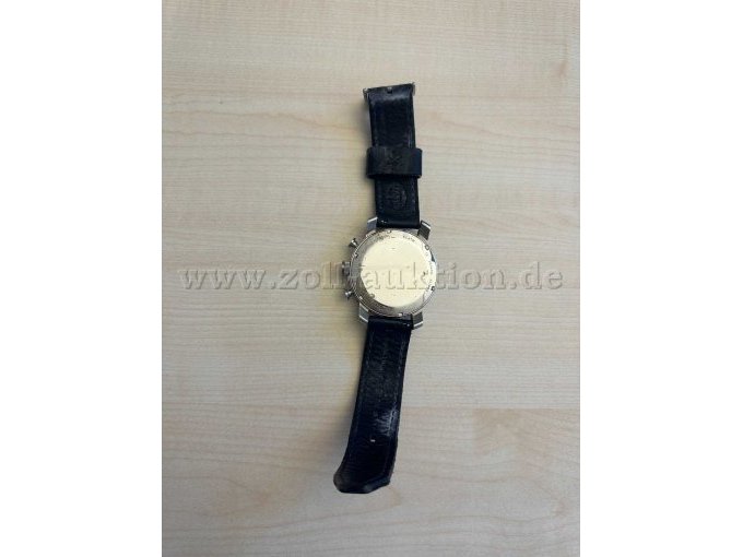 Seitenansicht der Herrenarmbanduhr mit Lederarmband