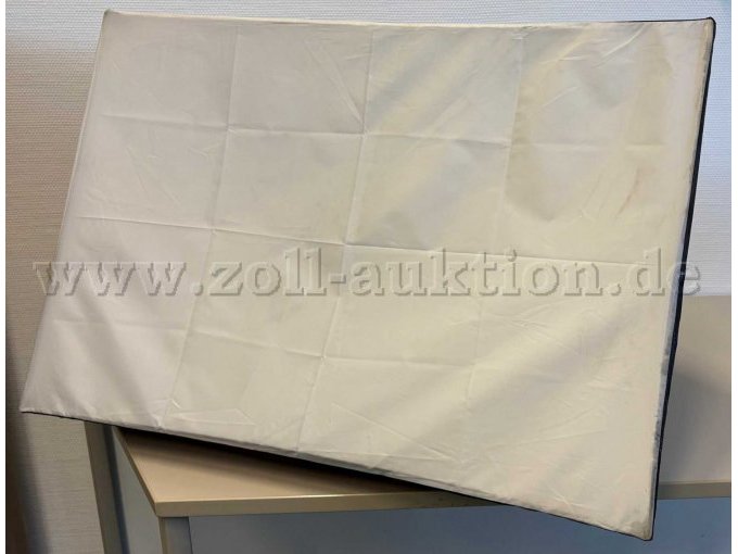 Fotolampe von unten. Stoff weiß.