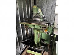 Fräsmaschine frontal und gesamt