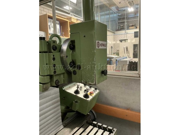 Ansicht des hinteren Bedienelements, es sind Farbabblätterungen am Gehäuse zu erkennen.