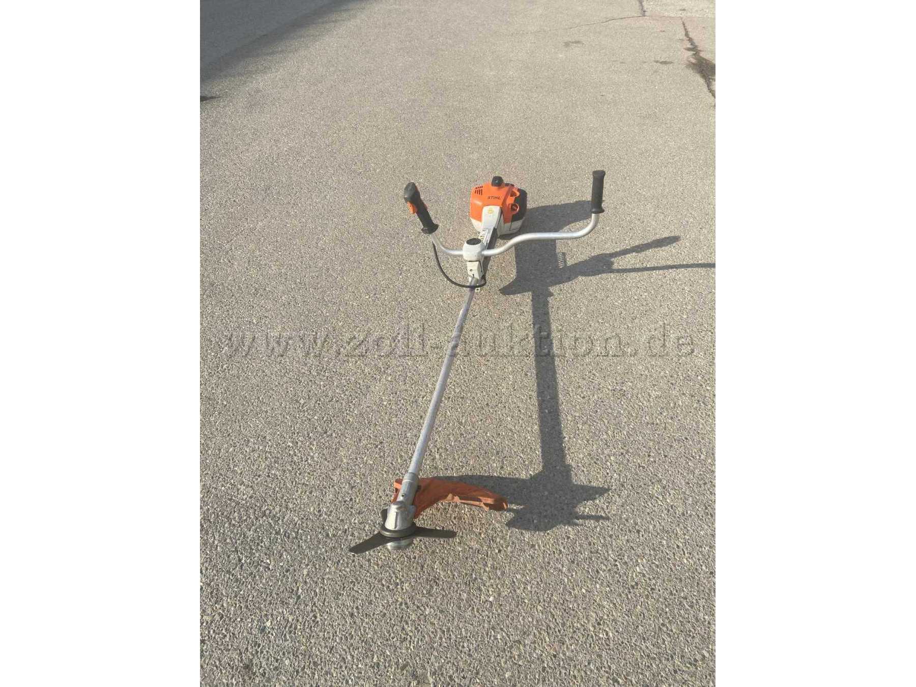 Stihl FS 360 C-M, liegend von vorne