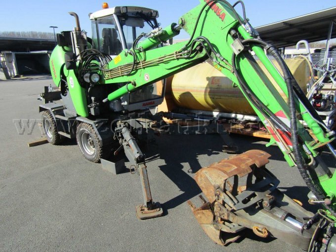 Friedhofsbagger Hansa APZ 531 schräge Vorderansicht