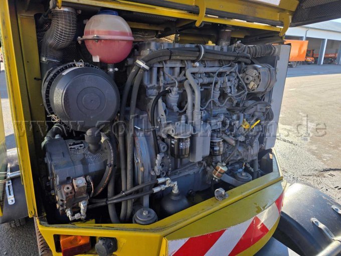 Friedhofbagger Lanz FB3000E,Motorraum Ansicht