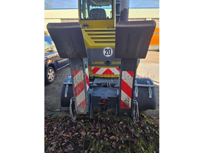 Friedhofbagger Lanz FB3000E, Ansicht der hinteren Stützen