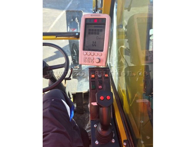 Friedhofbagger Lanz FB3000E,Bordcomputer und Bedienelemente Ansicht