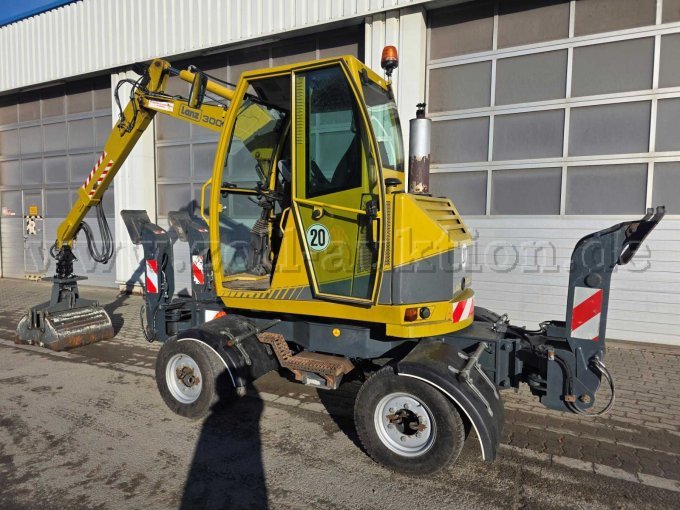 Friedhofbagger Lanz FB3000E,linke hintere Seitenansicht