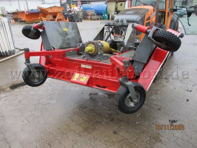 Mähwerk mit vorderen Luftbereiften Laufräder