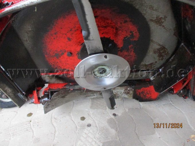 Gehärtete Messerwelle mit abschmierbaren Messerlager.
Verschleiß der Lackbeschichtung im Laufbereich aller Messer,