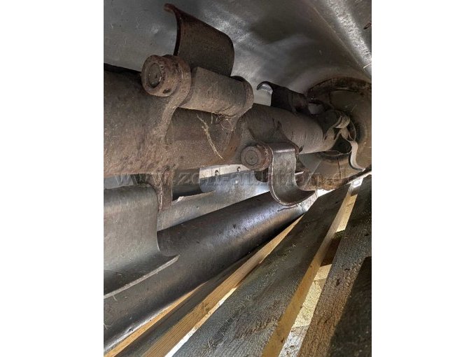 Schlegelwelle des MK 1200 mit Bechermesser( AWS-Messer)