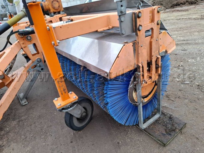 neuwertige Rollenfüße