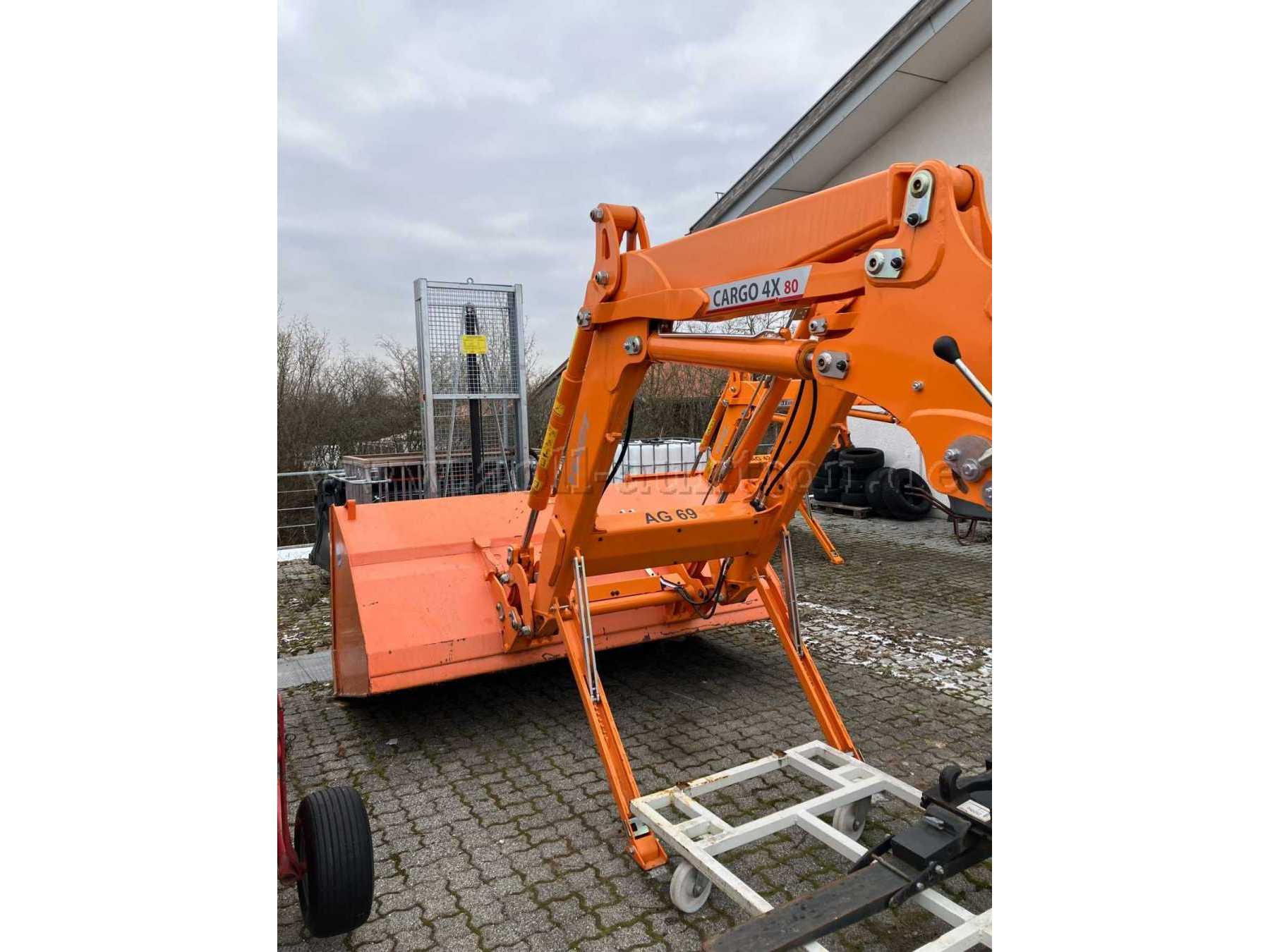 Fendt Frontlader mit Schaufel - Rückansicht