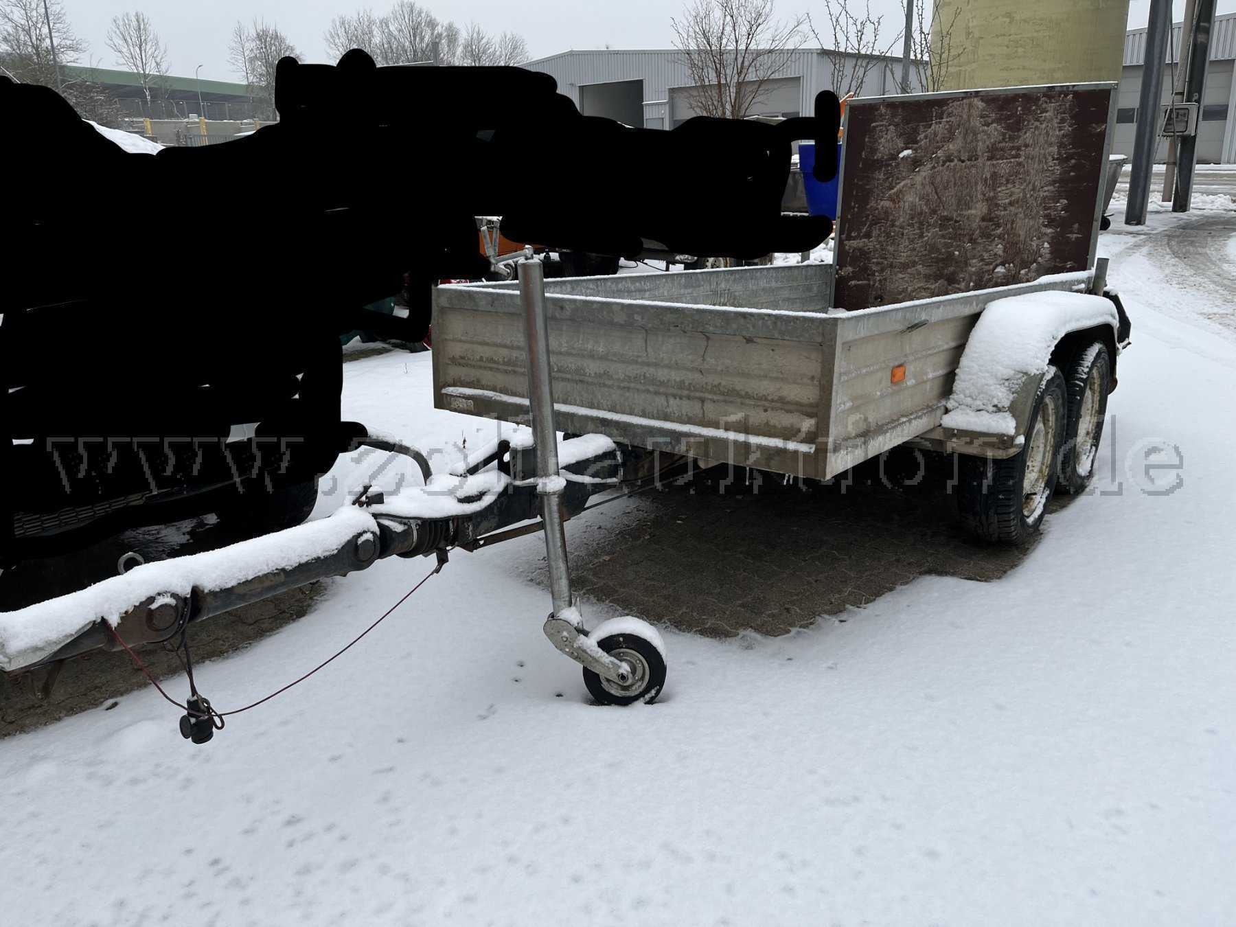 Anhänger, Ansicht Schräg vorne rechts