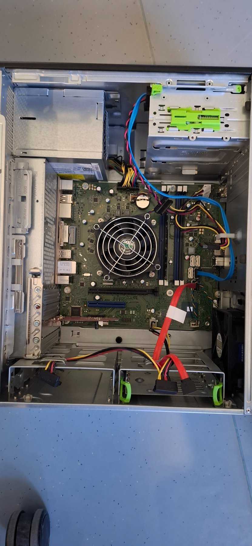 Zoll-Auktion - 1 Fujitsu Esprimo P 758/E94+ 8 GM gebraucht (ID 981067)