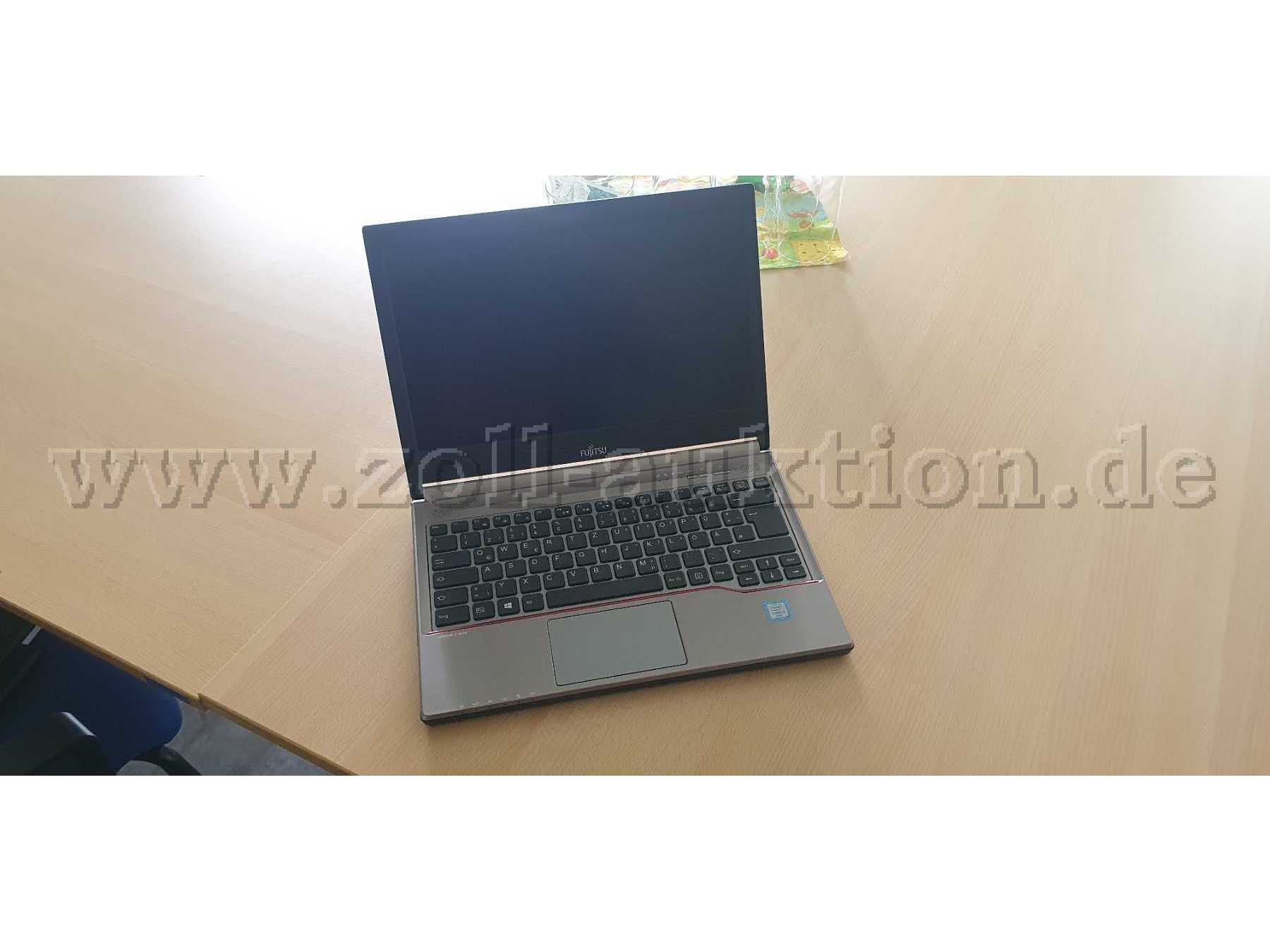 Fujitsu Lifebook E736 / ohne SSD 
CPU: Intel Core i5-6200U 2.3 GHz 
HDD: 512 GB SSD 
RAM: 8 GB
Zubehör: Fujitsu Port Replicator+ Netzteil 
Für IT-Anlage mit der/n Nummer/n: 1