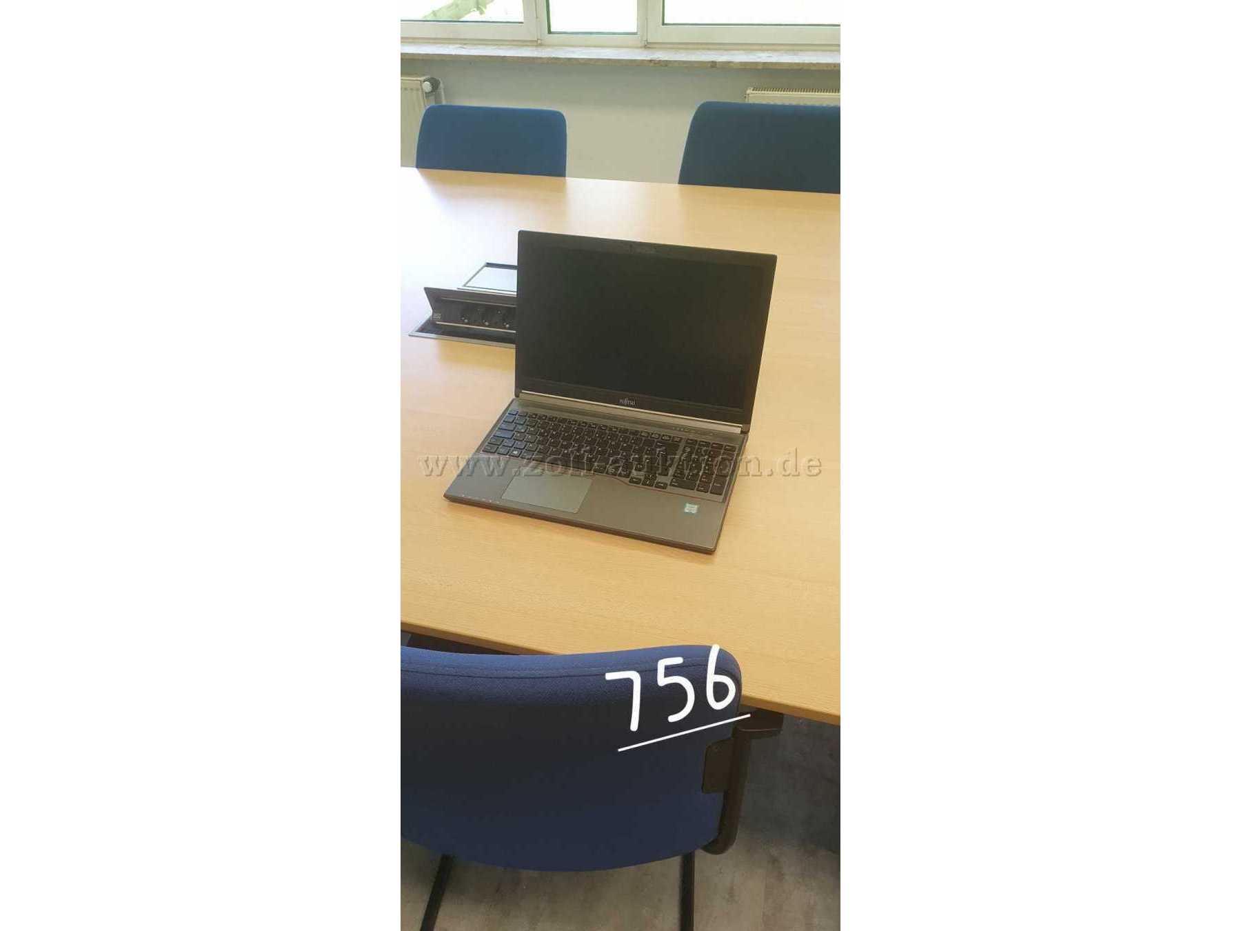Fujitsu Lifebook E756 / ohne SSD 
CPU: Intel Core i5-6200U 2,8 GHz 
HDD: 512 GB SSD 
RAM: 2x4GB