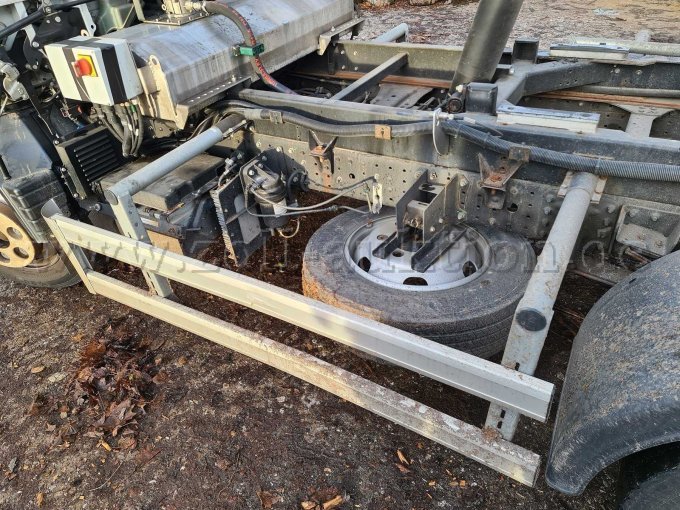 Ansicht beschädigter Unterfahrschutz