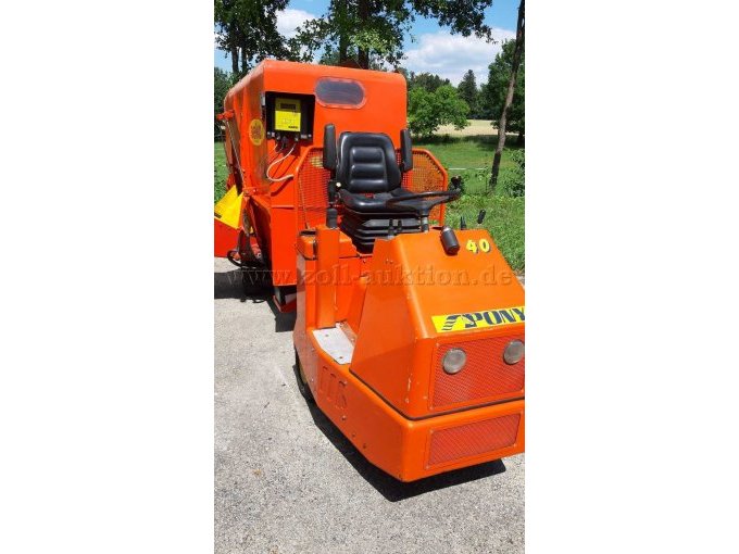 Vorderwagen mit Motor