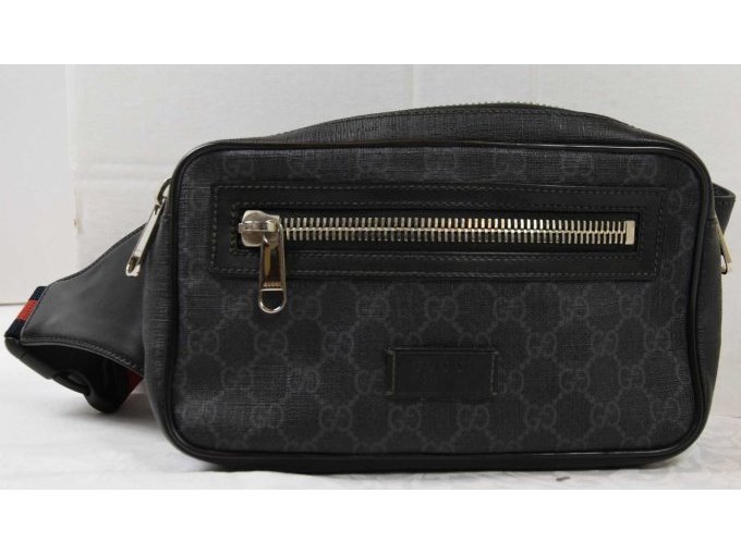 1 Gürteltasche „Gucci“ Modell: GG Supreme - Sicht auf die Vorderseite