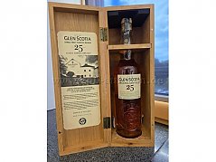 Flasche in Schmuckverpackung aus Holz