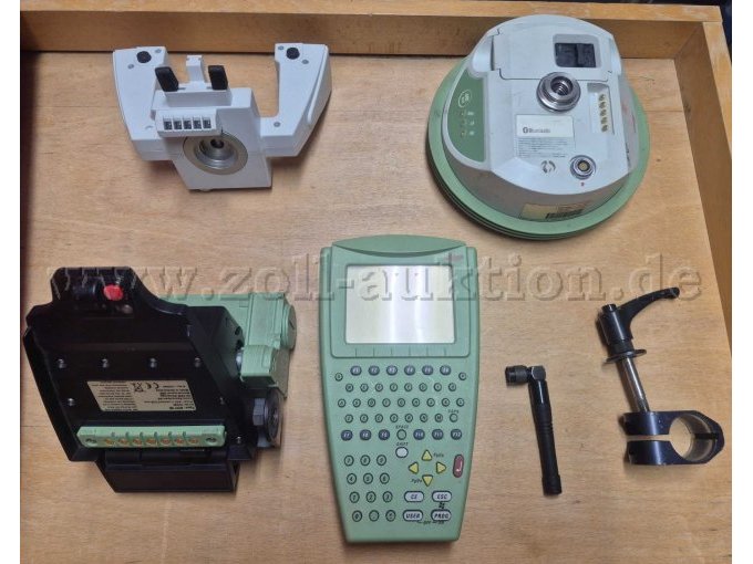 GNSS-Controller Halterung, GNSS-Controller, Antenne, Stabklemme, GNSS-Empfänger und GNSS-Antennenadapter