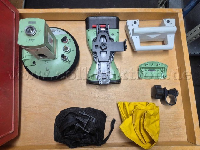GNSS-Controller, GNSS-Empfänger, Leica Radio Handle, Transportgurte, Regenhaube und Stabklemme.