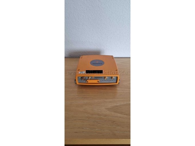 Frontansicht GNSS Empfaenger Frontansicht GNSS Empfaenger