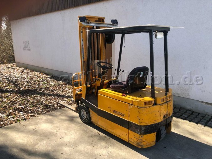 Fahrzeug von hinten links