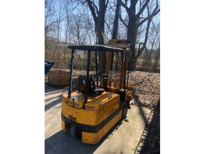 Fahrzeug von hinten rechts