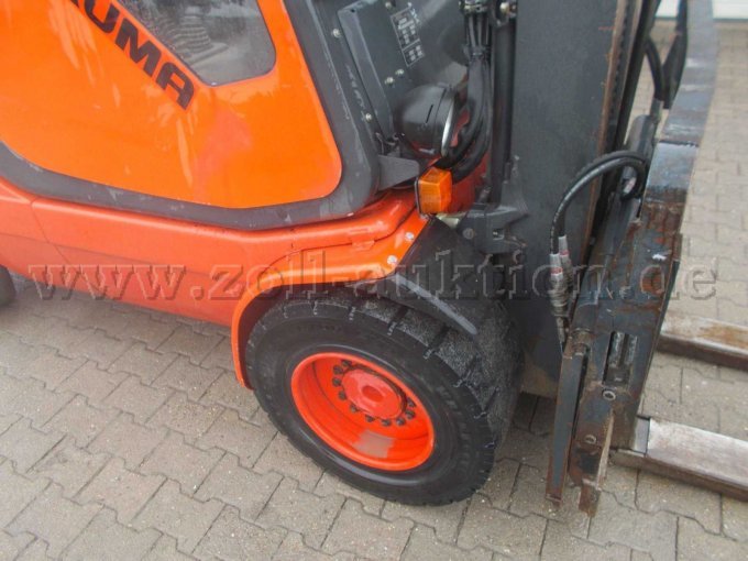 Reifen und Hydraulik vorne rechts