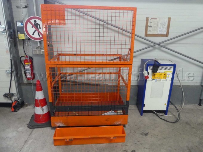 Arbeitskorb und Ladegerät