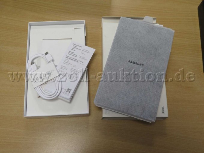 Zubehör: Kabel und Anleitung