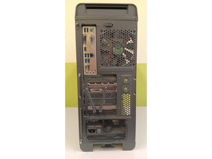 Gaming PC (hinter Anschlüsse)