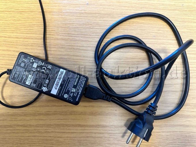 Netzstecker mit Kabel