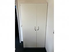 Garderobenschrank